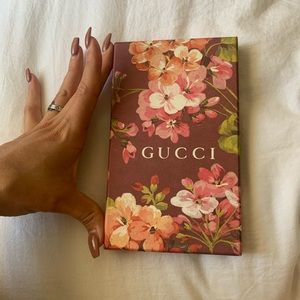 Gucci box 💕